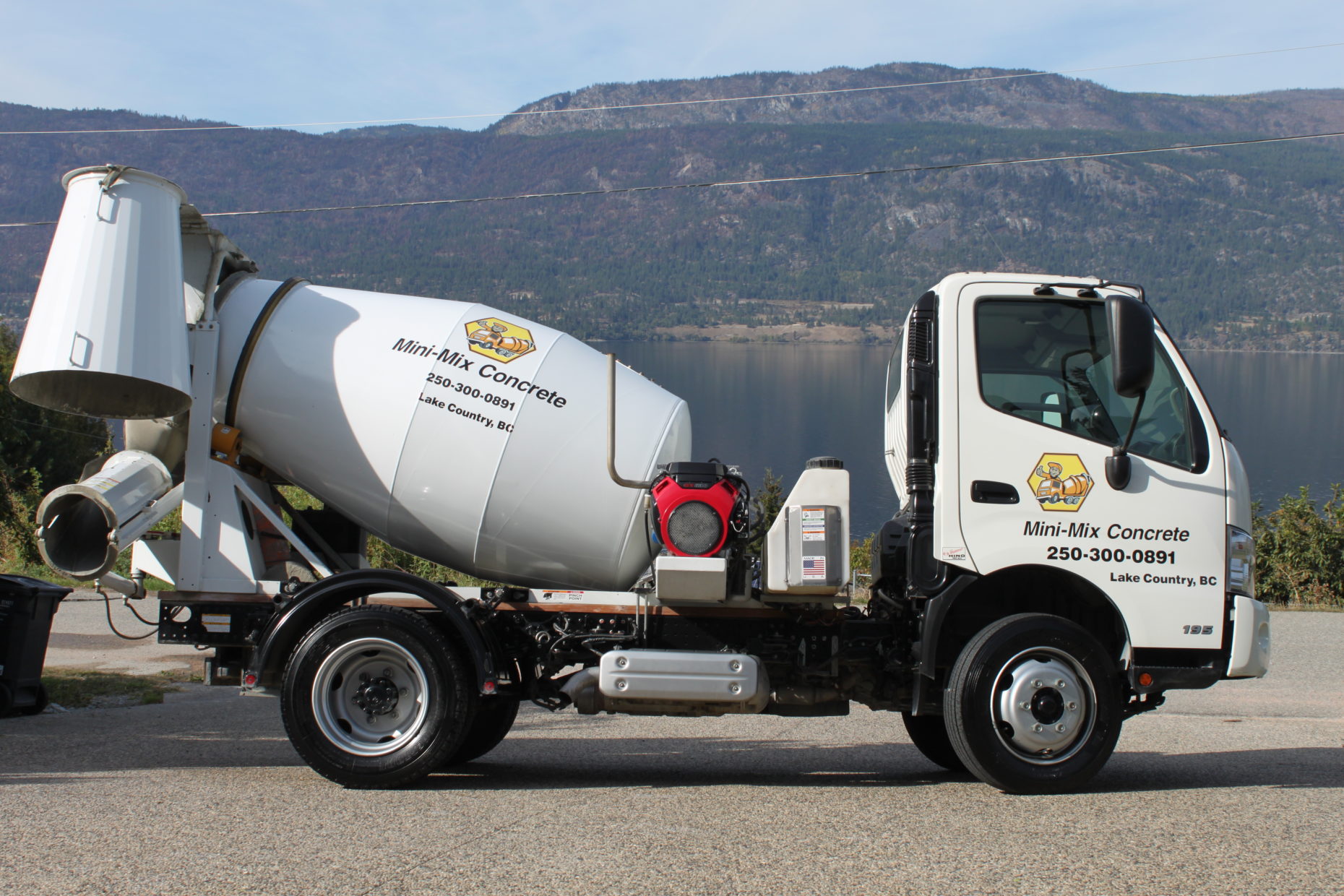 mini_mix_concrete_195 Hino Canada